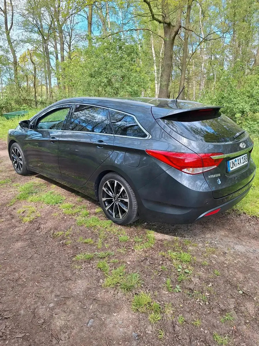 Gebraucht Hyundai i40 Edition 136 PS (100 kW) 2012 Grau Kombi
