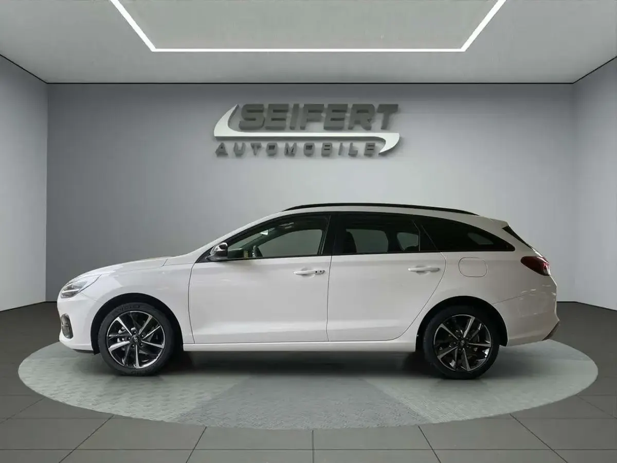 Gebraucht Hyundai i30 Advantage 140 PS (102 kW) 2025 Atlas white / sol Kombi