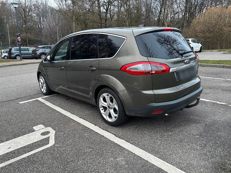 Gebraucht Ford S-MAX Titanium 163 PS (119 kW) 2012 Braun Van / Kleinbus