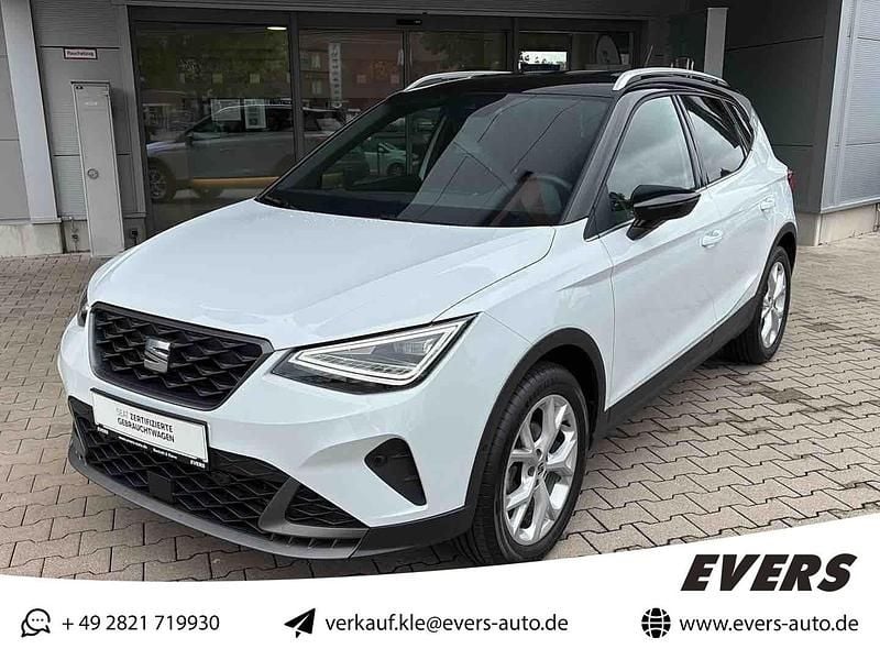 Nevada weiß / midnight schwarz Gebraucht 2022 Seat Arona FR SUV | 21.450 € (Fairer Preis) - Bild 1/4