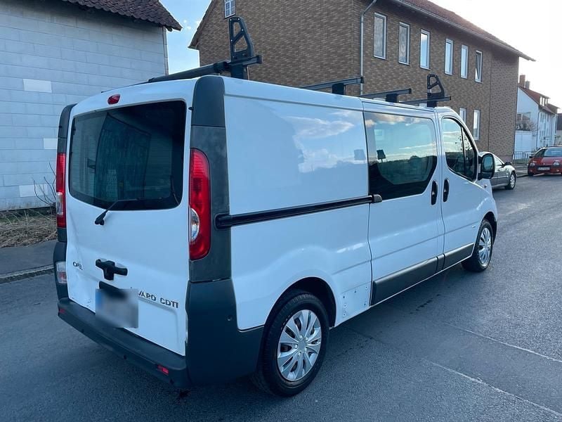 Gebraucht Opel Vivaro 115 PS (84 kW) 2012 Weiß Van / Kleinbus