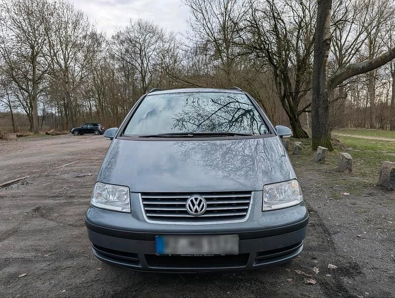 Second-hand VW Sharan 116 CP (85 kW) 2010 Monovolum