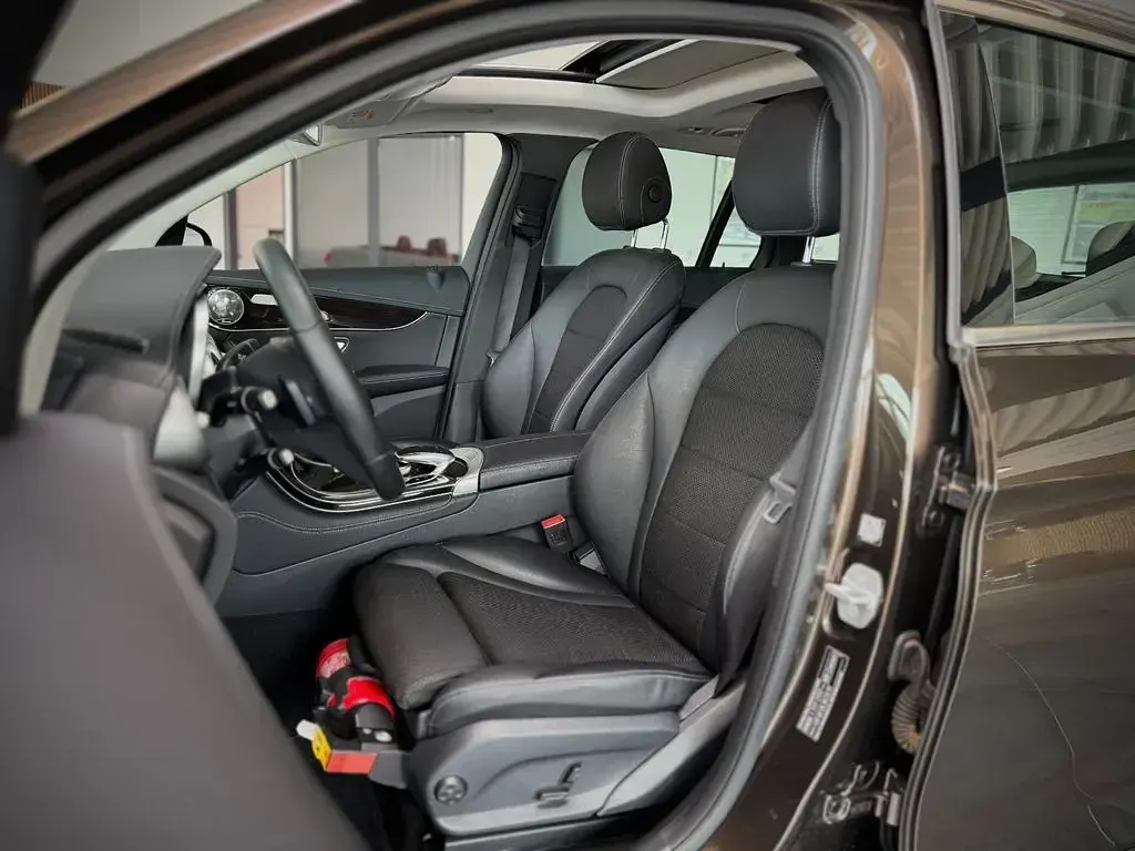 Gebraucht Mercedes GLC250 Exclusive 211 PS (155 kW) 2015 Manufaktur citrinbraun SUV
