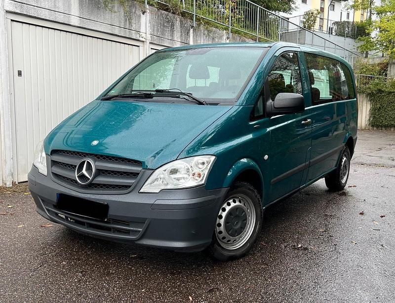 Grün Gebraucht 2012 Mercedes Viano Van / Kleinbus | 12.950 € - Bild 1/4