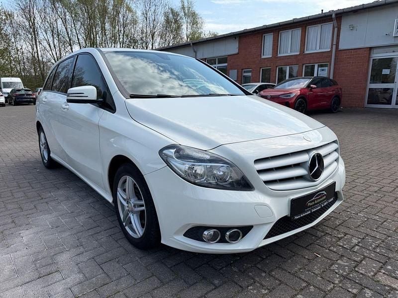 Gebraucht Mercedes B180 109 PS (80 kW) 2013 Weiß Van / Kleinbus