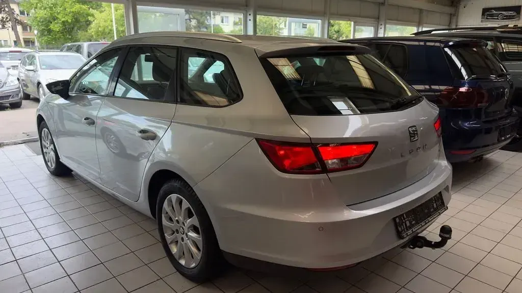 Gebraucht Seat Leon ST Style 110 PS (80 kW) 2015 Eissilber/estrella silver Kombi