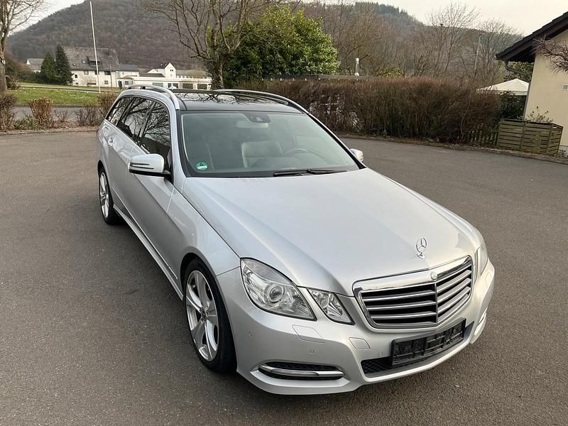 Gebraucht Mercedes E300 Avantgarde 231 PS (169 kW) 2011 Silber Kombi
