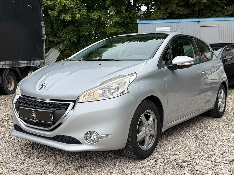 Silber Gebraucht 2013 Peugeot 208 Active Kleinwagen | 3.500 € (Guter Preis) - Bild 1/4