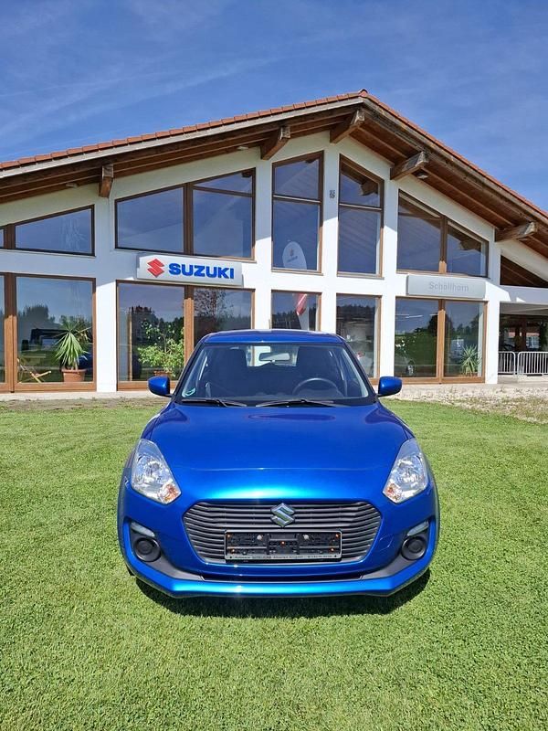 Blau Gebraucht 2017 Suzuki Swift Kleinwagen | 9.990 € (Fairer Preis) - Bild 1/4