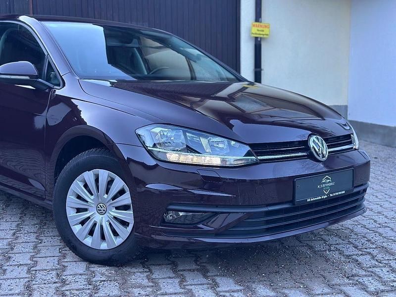 Gebraucht VW Golf VII 110 PS (80 kW) 2017 Violet Limousine