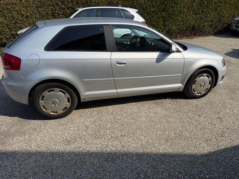 Gebraucht Audi A3 Attraction 90 PS (66 kW) 2010 Silber Kleinwagen