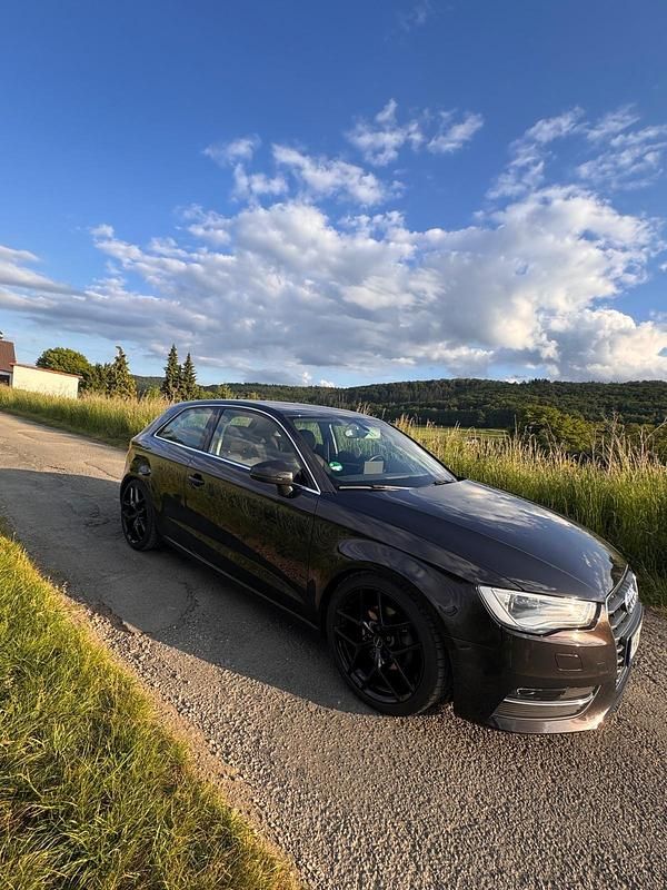 Braun Gebraucht 2013 Audi A3 Sport Limousine | 10.500 € (Fairer Preis) - Bild 1/4
