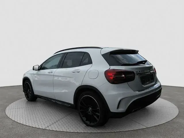 Usata Mercedes GLA200 156 CV (114 kW) 2020 Bianco SUV