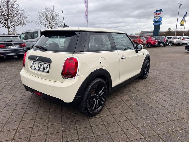 Gebraucht Mini ONE Pepper 102 PS (75 kW) 2021 Weiß Kleinwagen