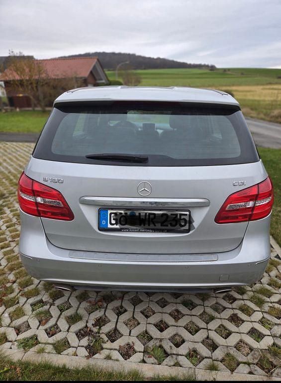 Gebraucht Mercedes B180 109 PS (80 kW) 2014 Silber Van / Kleinbus