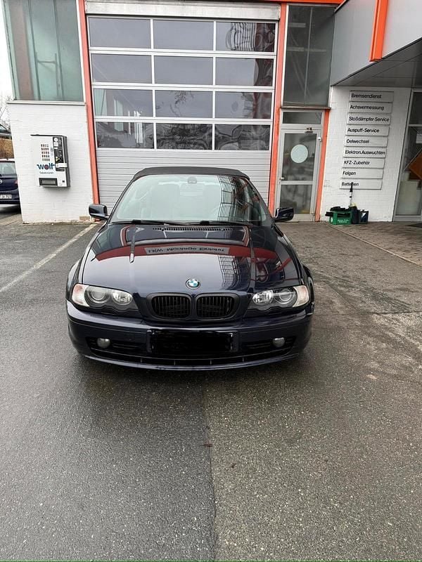 Gebraucht BMW 318 Cabriolet 143 PS (105 kW) 2002 Blau Cabrio