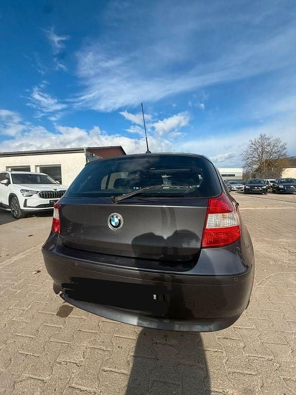 Gebraucht BMW 118 129 PS (94 kW) 2004 Schwarz Kleinwagen