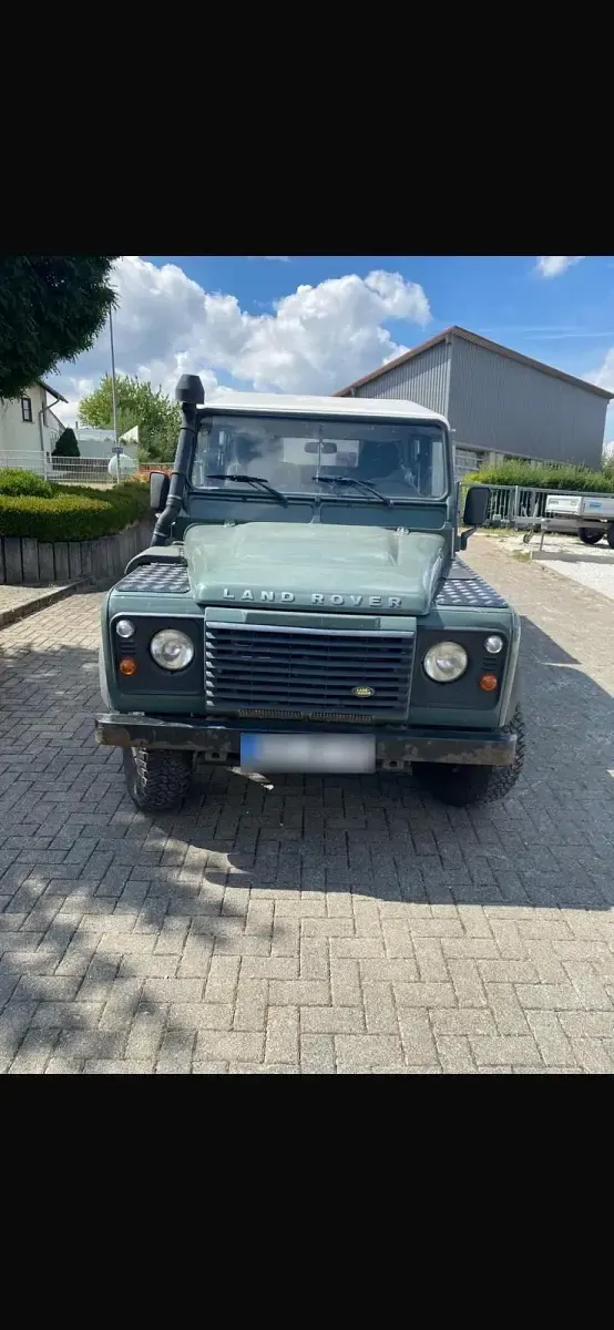 Gebraucht Land Rover Defender 122 PS (89 kW) 2010 Grün Pickup