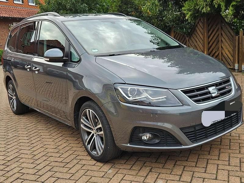 Grau Gebraucht 2018 Seat Alhambra FR-Line Van / Kleinbus | 21.490 € (Guter Preis) - Bild 1/4