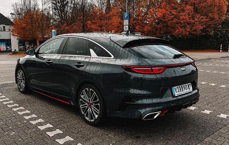 Grau Gebraucht 2021 Kia ProCeed GT Comfort Kleinwagen | 22.700 € (Guter Preis) - Bild 1/4