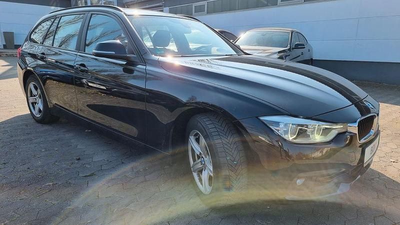 Gebraucht BMW 318 Advantage 136 PS (100 kW) 2018 Schwarz Kombi