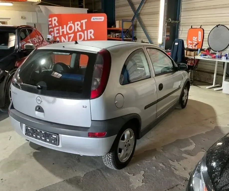 Gebraucht Opel Corsa 75 PS (55 kW) 2003 Silber Kleinwagen
