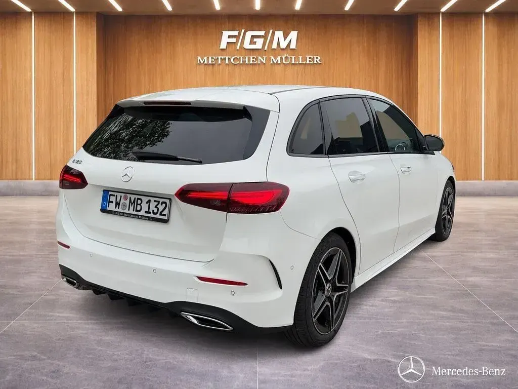 Gebraucht Mercedes B180 Premium 136 PS (100 kW) 2026 Unilack polarweiß Kleinwagen