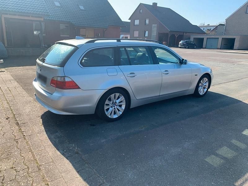 Gebraucht BMW 525 192 PS (141 kW) 2005 Silber Kombi