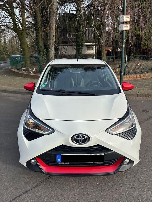 Gebraucht Toyota Aygo 72 PS (52 kW) 2018 Weiß Kleinwagen