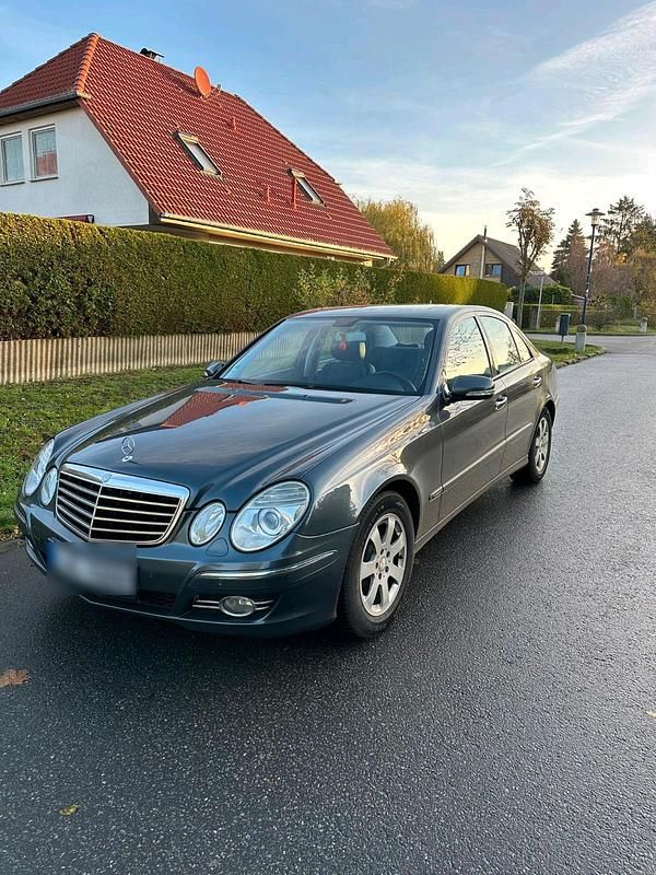 Silber Gebraucht 2008 Mercedes E300 Limousine | 5.000 € (Fairer Preis) - Bild 1/4