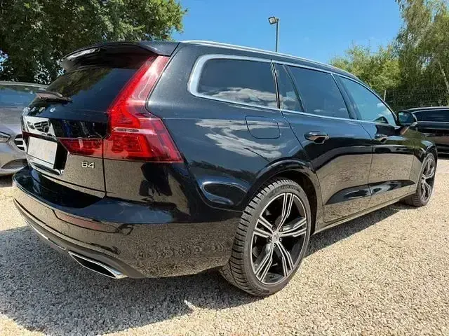 Gebraucht Volvo V60 Inscription 197 PS (144 kW) 2021 Schwarz Kombi