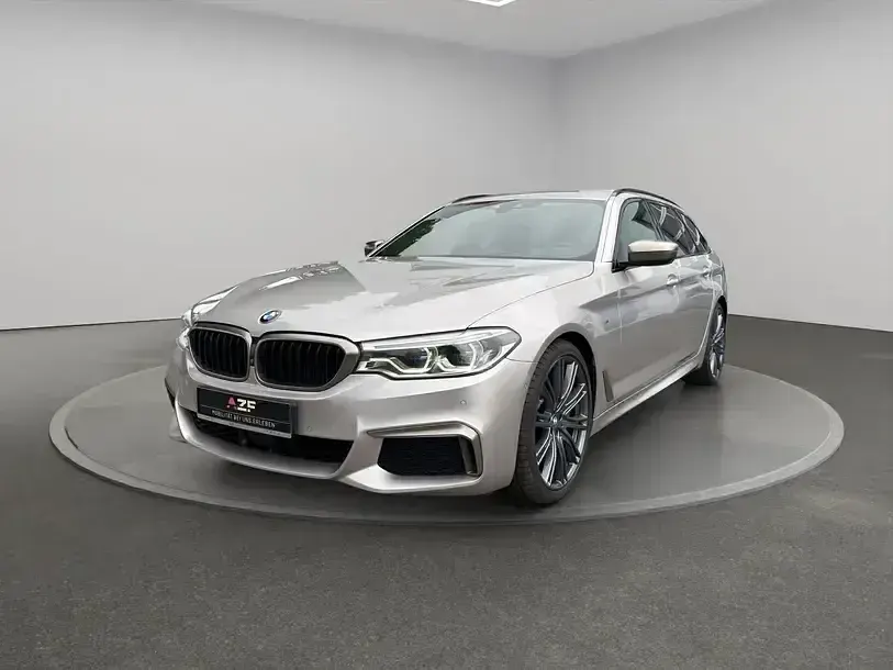 Gebraucht BMW M550 Performance 400 PS (294 kW) 2019 Rhodonitsilber metallic Kombi