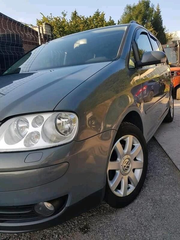 Grau Gebraucht 2004 VW Touran Van / Kleinbus | 1.999 € (Fairer Preis) - Bild 1/4