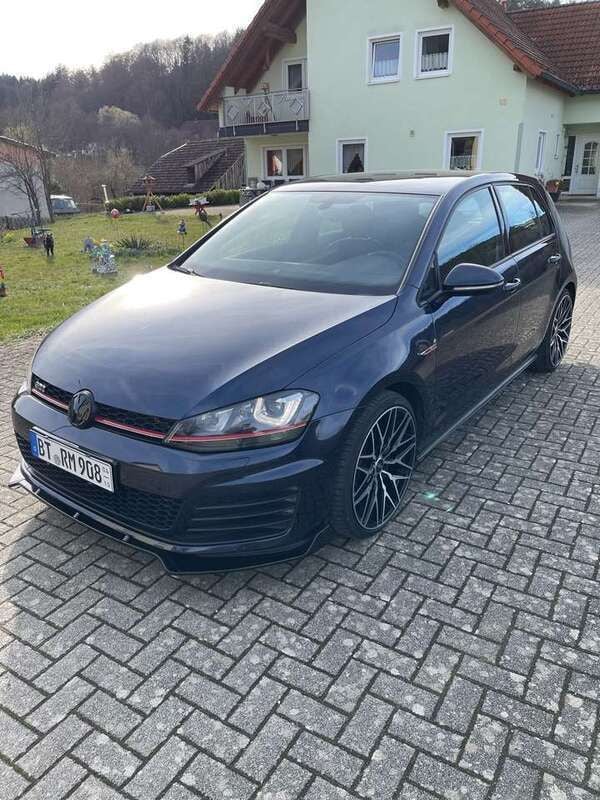 Blau Gebraucht 2013 VW Golf VII GTI Limousine | 12.000 € (Guter Preis) - Bild 1/4
