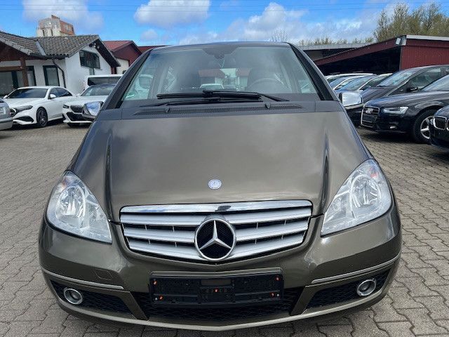 Gebraucht Mercedes A180 109 PS (80 kW) 2009 Braun Limousine