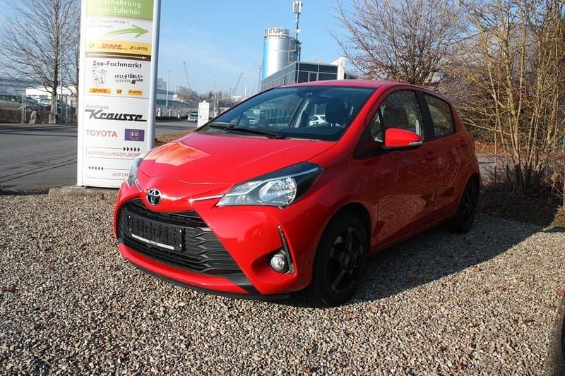 3p0 vulcanorot Gebraucht 2017 Toyota Yaris Comfort Kleinwagen | 9.990 € (Fairer Preis) - Bild 1/4