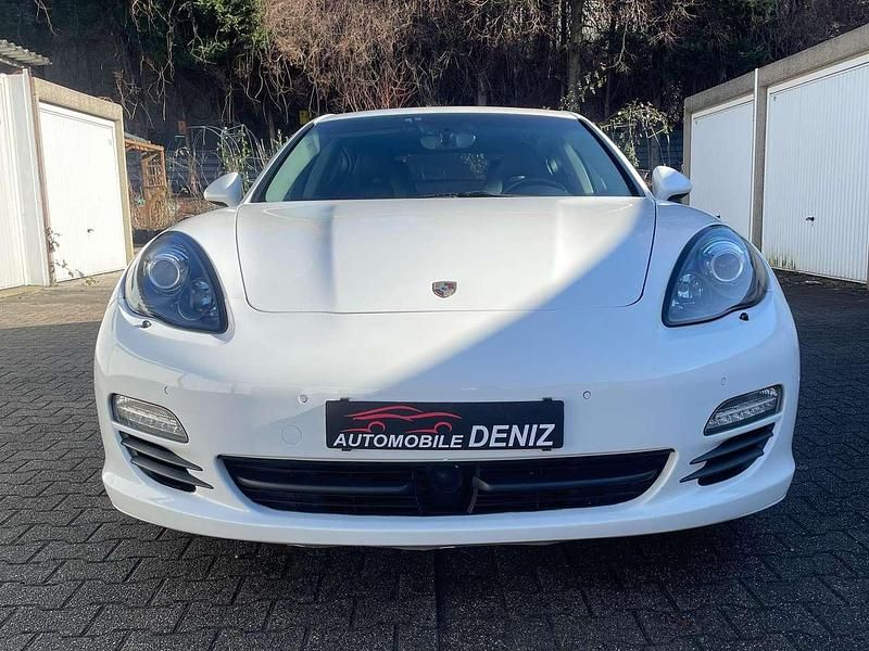 Gebraucht Porsche Panamera 250 PS (183 kW) 2012 Carraraweiß Kleinwagen