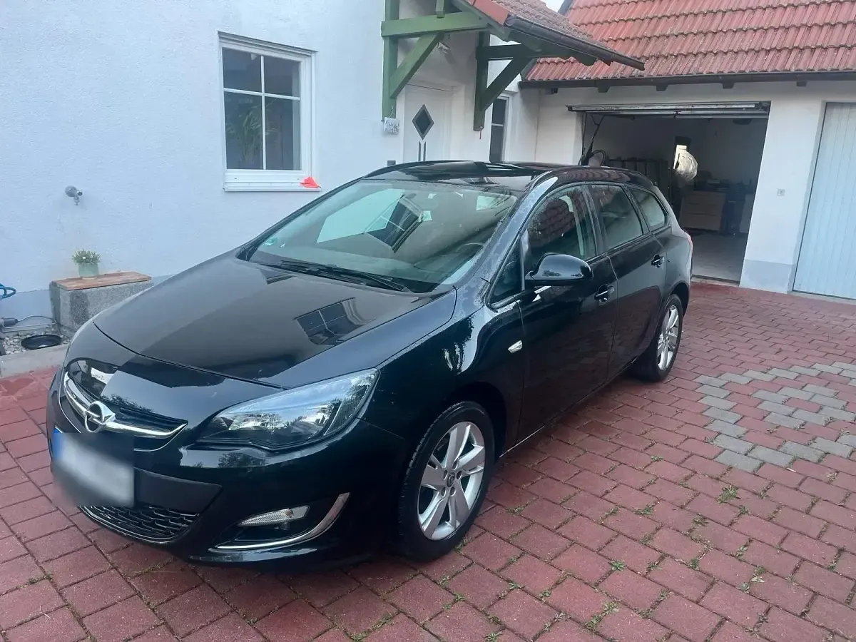 Gebraucht Opel Astra 131 PS (96 kW) 2013 Schwarz Kombi