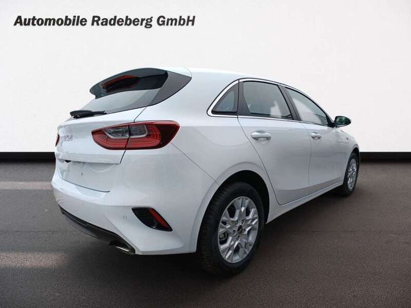 Gebraucht Kia Ceed 136 PS (100 kW) 2024 (wd) cararraweiss Kleinwagen