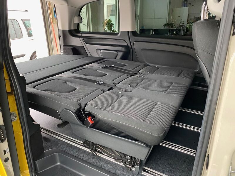 Gelb Gebraucht 2020 Mercedes Vito Van / Kleinbus | 23.890 € (Etwas zu teuer) - Bild 1/4