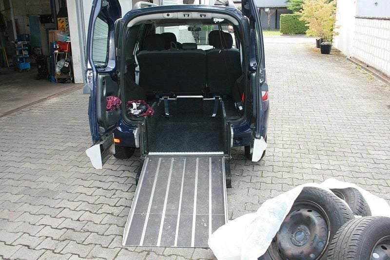 Second-hand Dacia Logan 62 CP (45 kW) 2012 Albastru Break