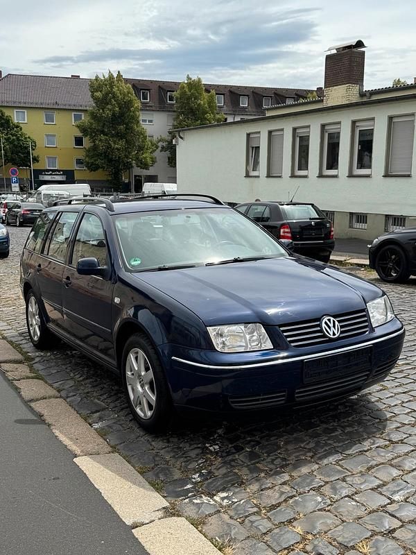 Blau Gebraucht 2003 VW Bora Limousine | 2.650 € (Fairer Preis) - Bild 1/4