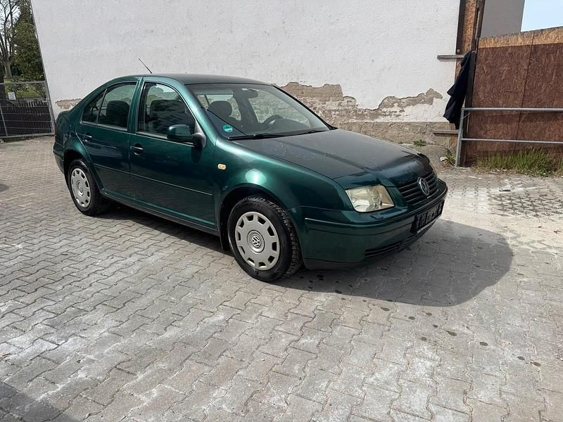 Second-hand VW Bora 101 CP (74 kW) 2000 Verde Berlinǎ