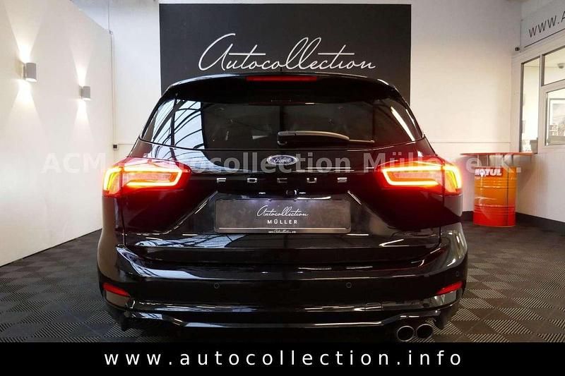 Gebraucht Ford Focus ST-Line 120 PS (88 kW) 2022 Agate black (metallic) Kombi