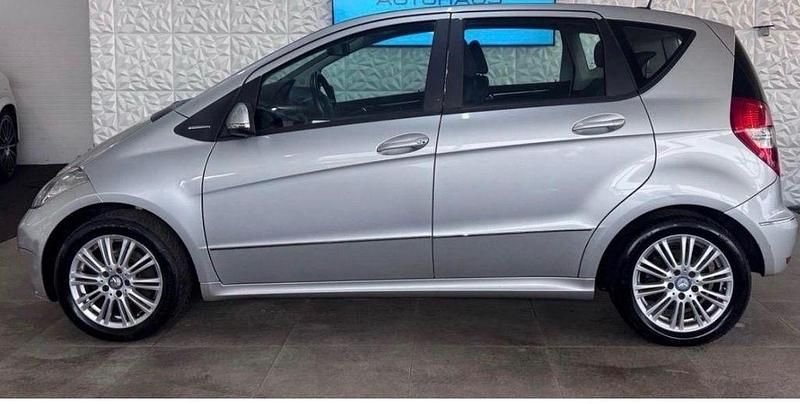Silber Gebraucht 2010 Mercedes A180 Elegance Van / Kleinbus | 7.500 € (Etwas zu teuer) - Bild 1/4