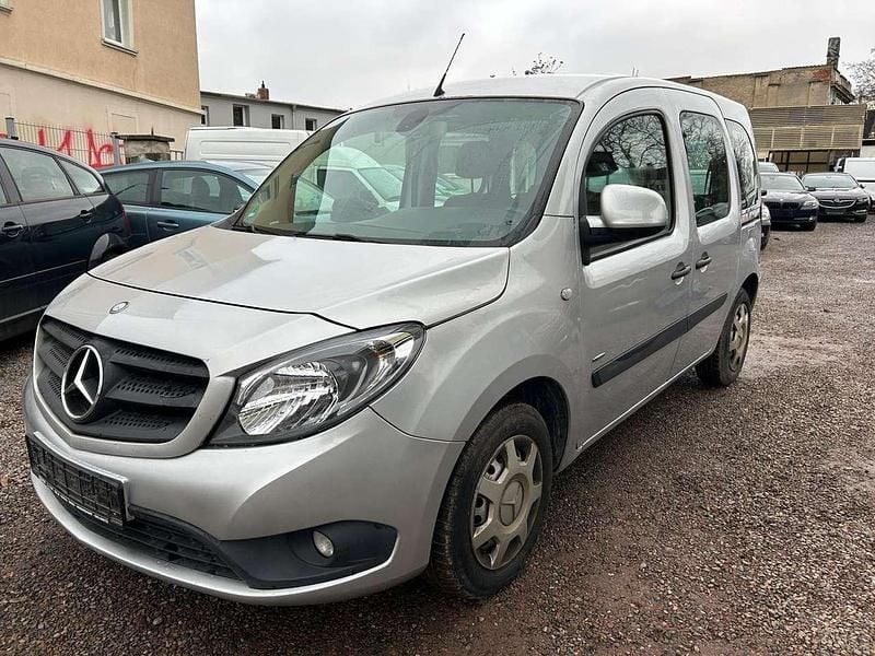 Brillantsilber metallic Gebraucht 2012 Mercedes Citan 109 Kombi | 3.499 € (Superpreis) - Bild 1/4