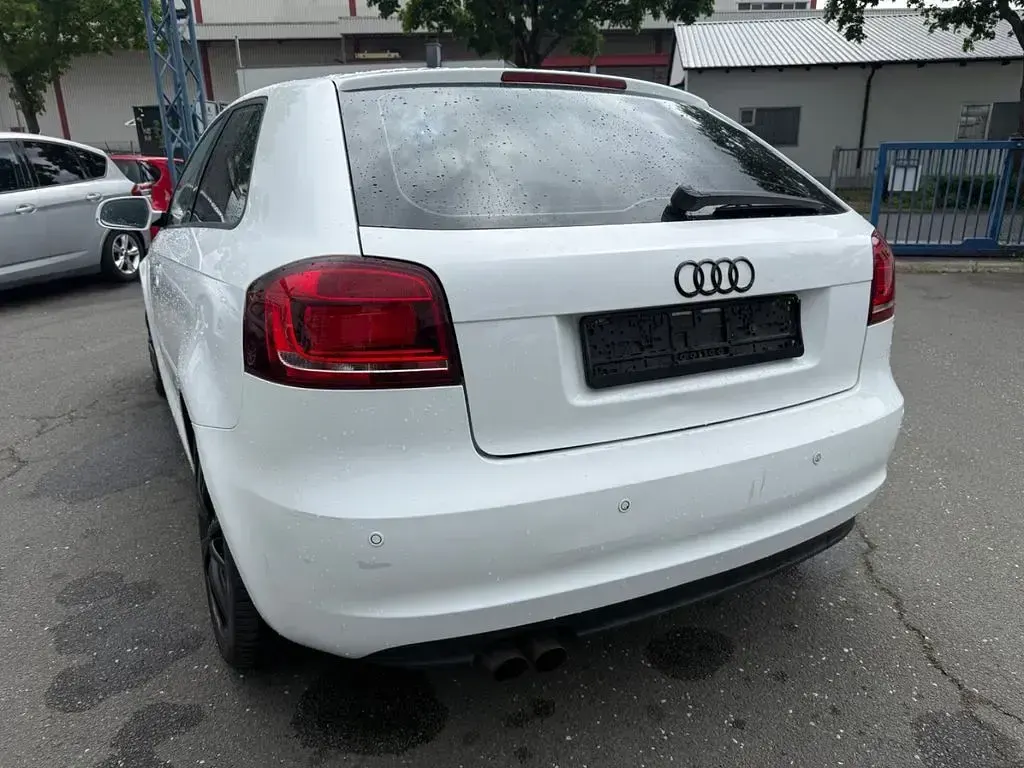 Gebraucht Audi A3 Attraction 125 PS (91 kW) 2010 Weiß Kleinwagen