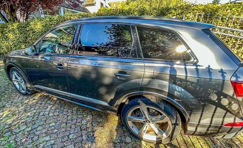Grau Gebraucht 2020 Audi Q7 SUV | 43.500 € (Superpreis) - Bild 1/3