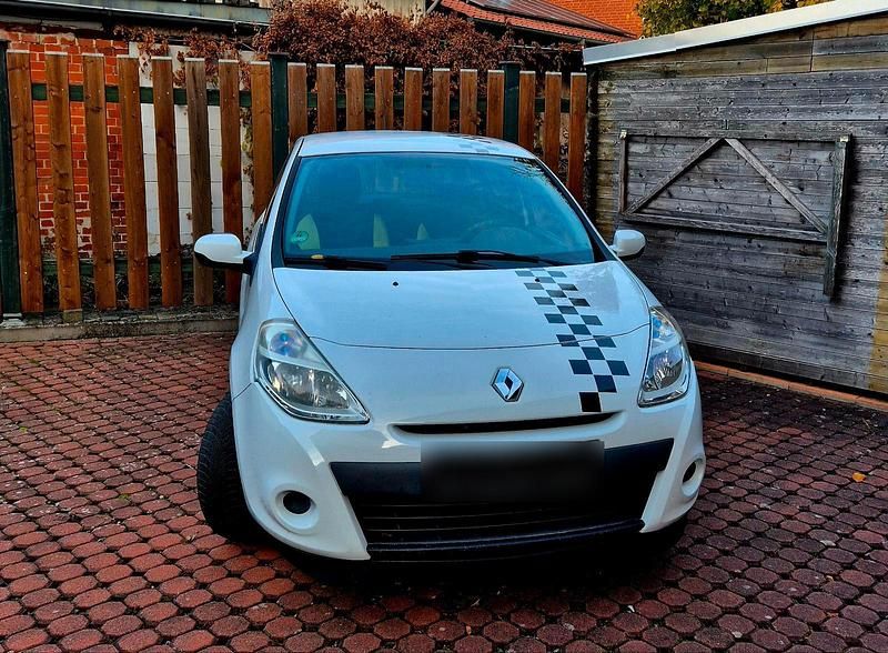 Gebraucht Renault Clio II 75 PS (55 kW) 2011 Weiß Kleinwagen