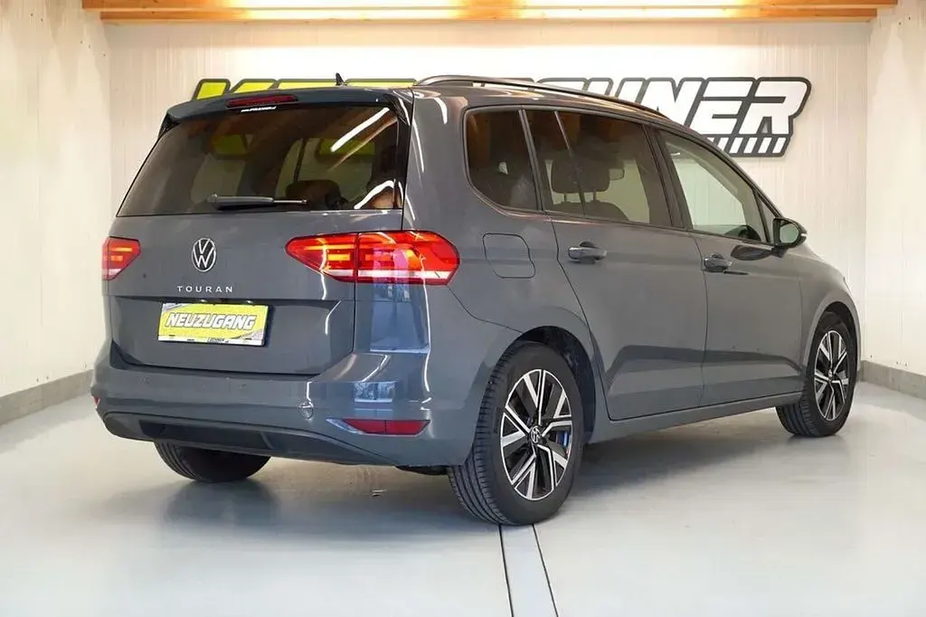 Gebraucht VW Touran R 150 PS (110 kW) 2024 Grau Van / Kleinbus